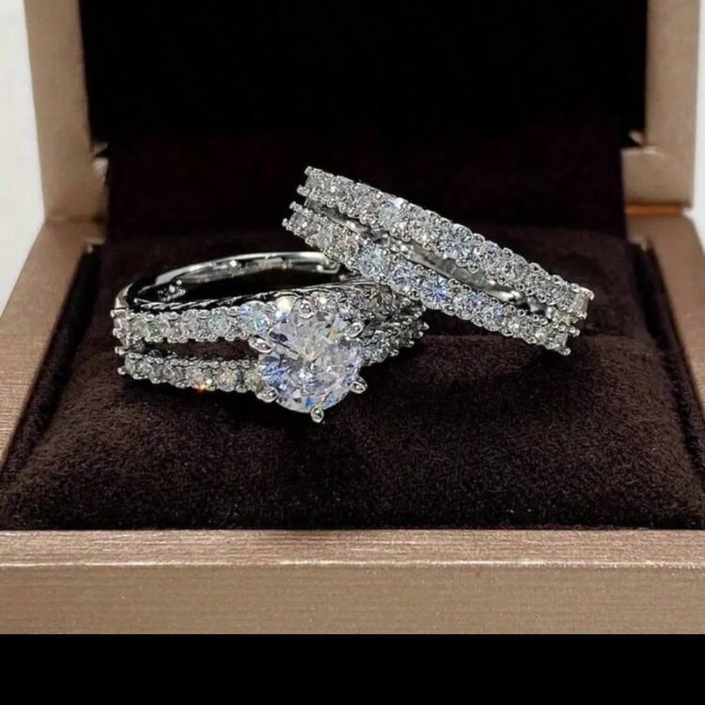 2pcs Elegant Silver Diamond Ring Set - image 1